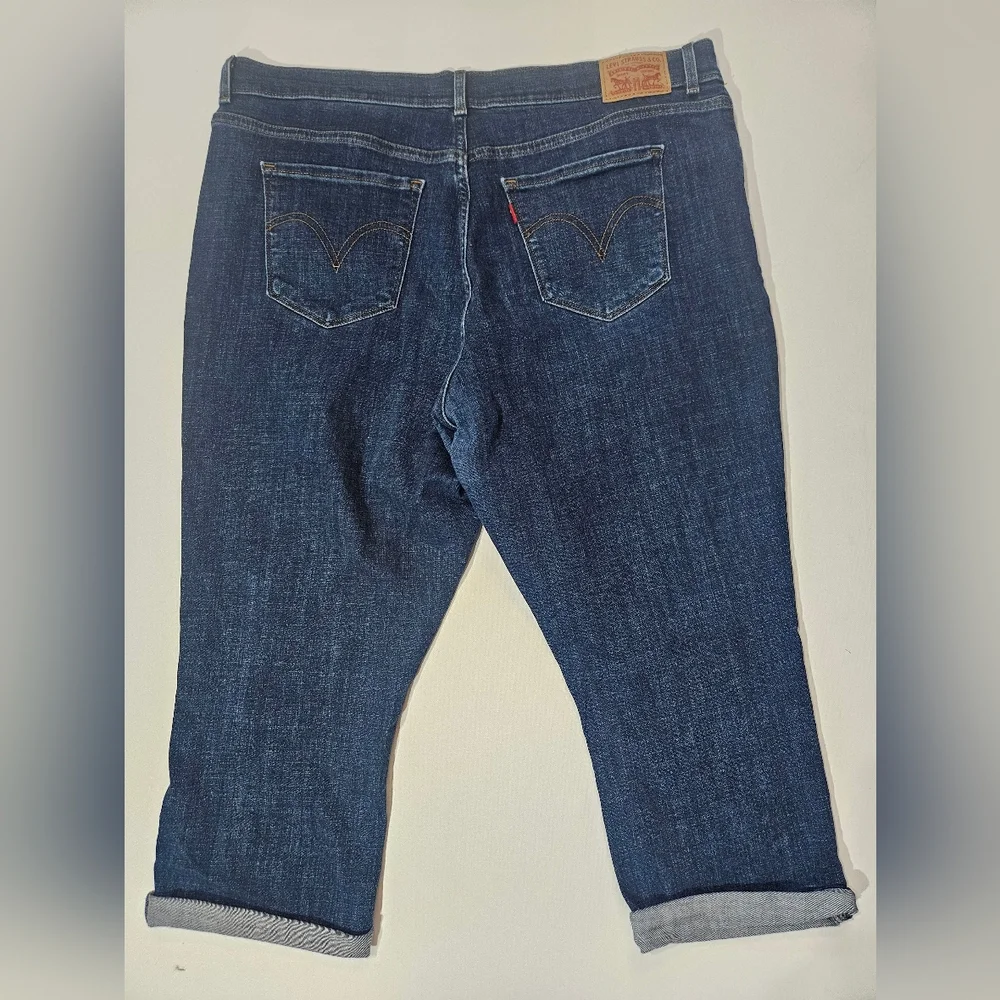 Levis Women's Dark Denim Classic Capri Jeans Size 16 Classic Capri Jeans Womens - Picture 2 of 7